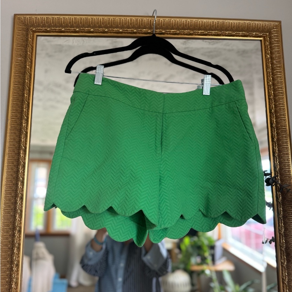 Crown & Ivy Green Scallop Shorts 🇮🇹Amalfi Coast Resort Chic European Summer - Picture 4 of 6